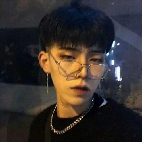 吃瓜网红照片头像男,揭秘吃瓜网红的帅气男生头像之谜