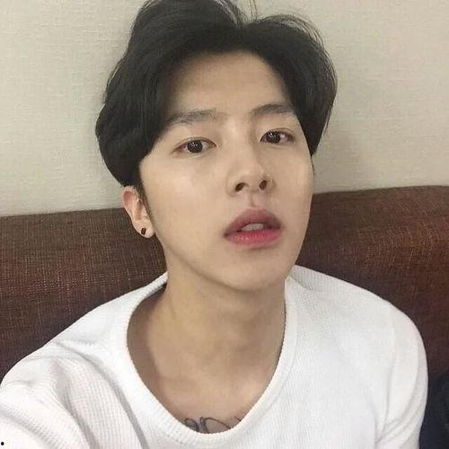 吃瓜网红照片头像男,揭秘吃瓜网红的帅气男生头像之谜