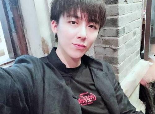 网红吃瓜黑历史是真的吗,真相揭秘与争议分析