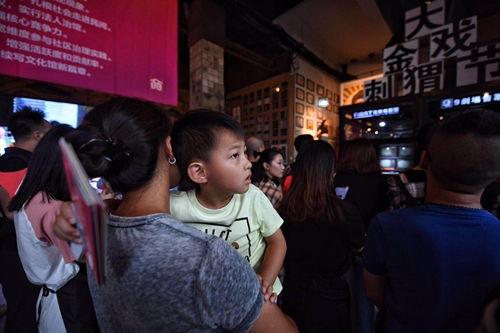 xbxb朝阳吃瓜群众网,吃瓜群众网带你探秘网络热点背后的真相