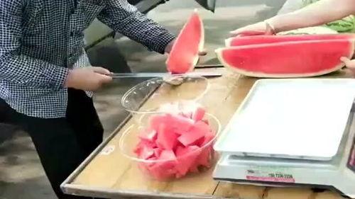 吃瓜给五块钱的网红,五块钱助力网红崛起，揭秘吃瓜经济背后的秘密！”