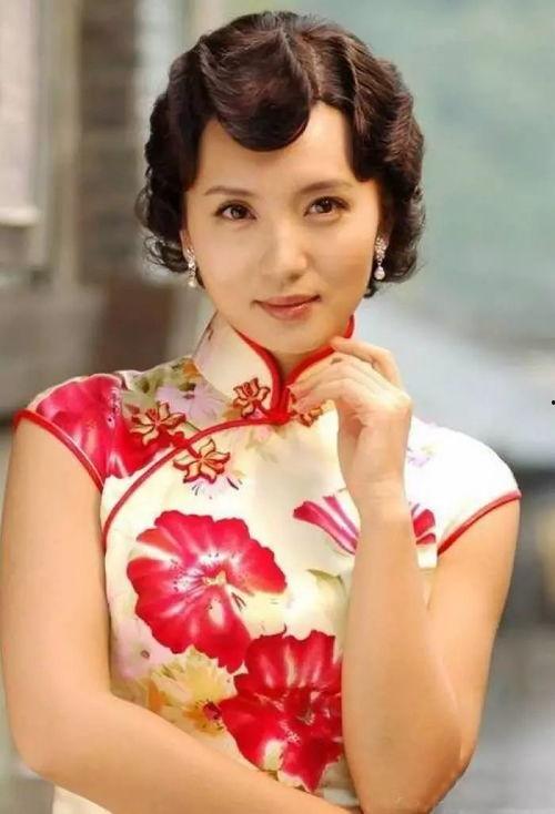 穿旗袍的网红吃瓜是谁,揭秘网络红人的另类风采