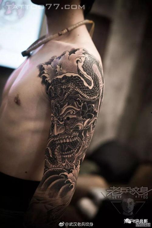 花手花臂男网红吃瓜,揭秘娱乐圈幕后真相