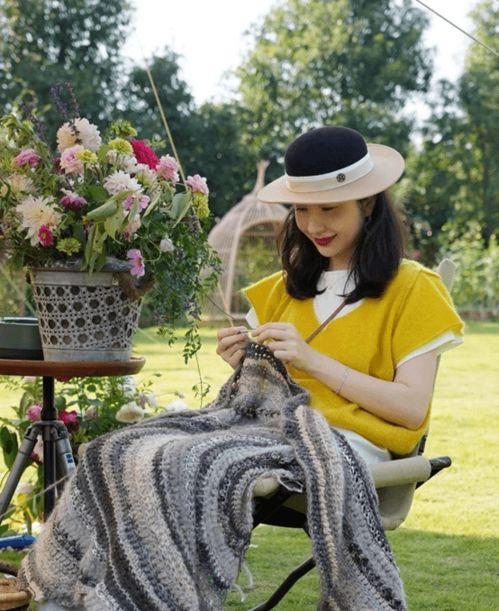 花手花臂男网红吃瓜,揭秘娱乐圈幕后真相