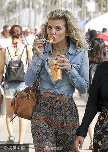 网红安娜吃瓜  第2张