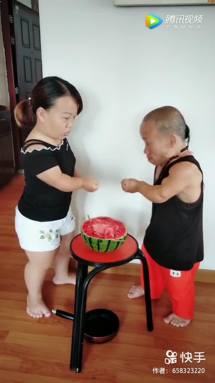 夫妻网红吃瓜图片,揭秘娱乐圈幕后真相  第3张